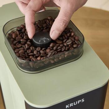 Krups кофемашина SA401LE0 Crush, 15 бар, 1370 Вт, 1,8 л, 150 г, автоматическая, черный/зеленый, встроенная кофемолка (SA401LE0)