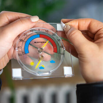 Universāls termometrs ar higrometru BIOTERM 024800 -50°C līdz +50°C, caurspīdīgs, pašlīmējošs, 9x9x1.5 cm (024800)