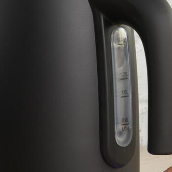 Petra Чайник PT5632MBLKVDE, 3000W, 1.7L, 360° поворотная база, индикатор уровня воды (PT5632MBLKVDE)