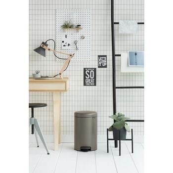 Brabantia NewIcon 113628 atkritumu tvertne ar pedāli, 12 l, klusa vāka aizvēršanās, izņemams grozs (113628)