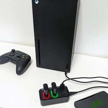 Subsonic Двойное Зарядное Устройство и Хаб SA5704-SX, 2x1200mAh, 10ч, время зарядки 5ч, 2xUSB 2.0, совместимо с Xbox Series X/S (SA5704-SX)