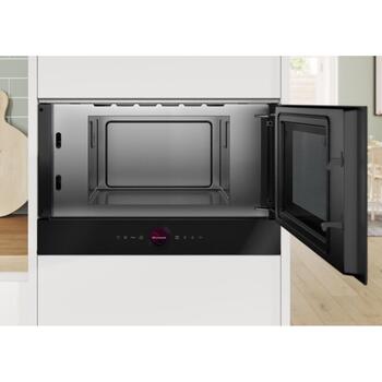 Bosch Mikroviļņu krāsns BFR7221B1, 900 W, 21 L, melna, 5 jaudas līmeņi, TFT skārienekrāns, AutoPilot 7 (BFR7221B1)