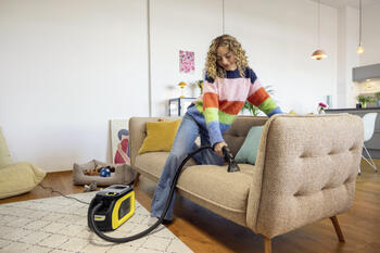 Karcher Моющий пылесос SE 3 Compact 1.081-538.0, 500Вт, 1.7л, 2.9л, 1.9м, 88мм, желтый, компактный, двухбачковая система (1.081-538.0)