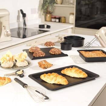 Salter BW125511EU7 Bakes 3 daļu apaļo cepšanas formu komplekts, 12/16/18cm, 220°C, nepiedegošs, oglekļa tērauds (BW125511EU7)