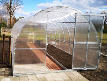 Siltumnīca KLASIKA TUBE 3x10m (30m2) ar pamatiem un 4mm polikarbonāta pārklājumu; 4779037492503 (154)