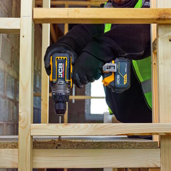 JCB JCB-18PCD-160-5 Professional 18V бесщеточная дрель-шуруповерт для тяжелого сверления и закручивания 160Нм 2x5.0Ач аккумуляторы зарядное устройство 4.5А (JCB-18PCD-160-5)