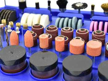 Rotācijas instruments ar elastīgu vārpstu un aksesuāru komplektu 222 gab., G81223 GEKO (G81223)