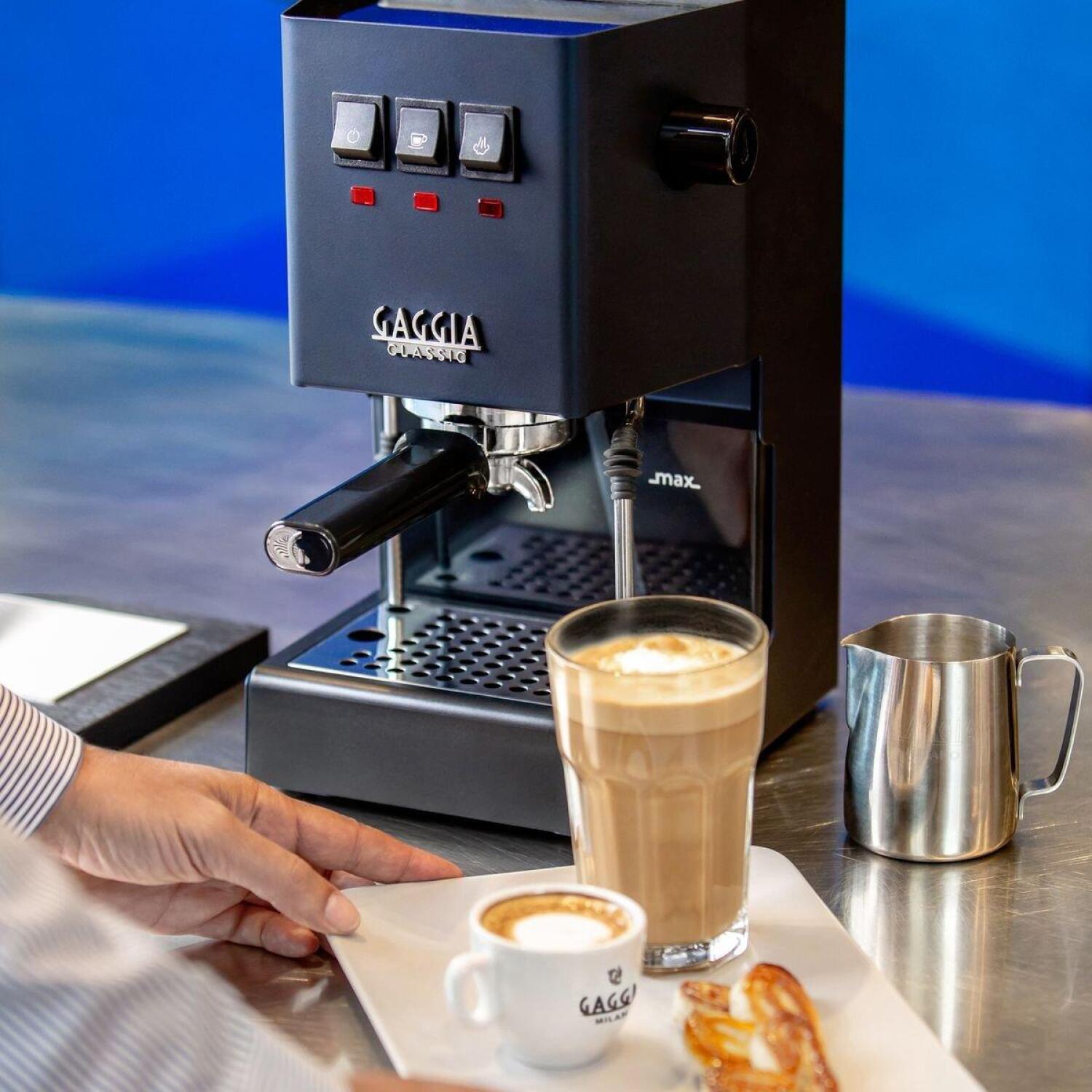 Gaggia Эспрессо кофемашина RI9481/15 Classic E24, 15 бар, 2,1 л, 2 чашки, встроенный капучинатор, полуавтоматическая, синяя (RI9481/15)