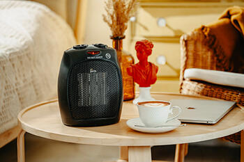 Kompakts un efektīvs turbo sildītājs ar ventilatoru 2 jaudas līmeņiem 1500W Melns AD7702 Adler (AD 7702)
