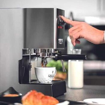 Gaggia кофемашина RI9481/11 Classic E24, 15 бар, 2.1 л, взбиватель молока, полуавтоматическая, шлифованная нержавеющая сталь (RI9481/11)
