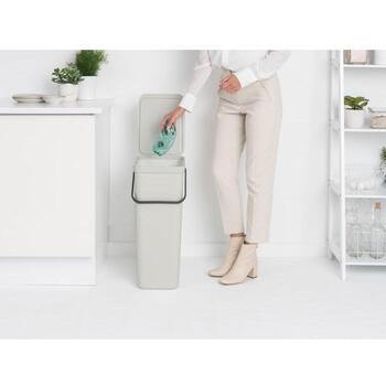 Brabantia Sort & Go мусорное ведро 214424, 40 л, 62 см, 34,5 см, 26,8 см, пластик, с крышкой, настенное крепление (214424)