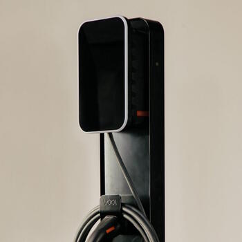 Стационарное настенное зарядное устройство VOOL EV, 22 кВт, с поддержкой 4G, Wi-Fi и Ethernet, кабель 6.5 м, матовый чёрный (V22TMABGP)