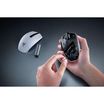Razer Orochi V2 RZ01-05690200-R3M1 bezvadu spēļu pele, 18000 DPI, 2,4 GHz, Bluetooth, optiskais sensors, 6 pogas, balta (RZ01-05690200-R3M1)