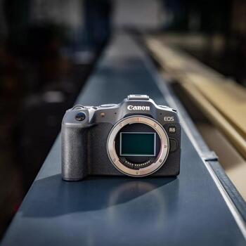 Canon Беззеркальная камера EOS R8 RF 24-50mm F4.5-6.3 IS STM 5803C013, 24.2 МП, ISO 102400, 3 '', Wi-Fi, видеозапись (5803C013)