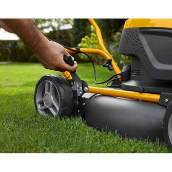 STIGA Multiclip 547 AE Kit аккумуляторная газонокосилка 48V 45cm 4Ah батарея Черно-Желтая (298471058/ST1)