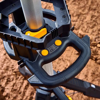 JCB Tri-Fold Konnect torņa LED darba gaismeklis būvlaukumiem 8400lm 3 galvas 360° 18V vai 110/240V 2.4m statīvs IP54 JCB-SL-TRI-FOLD (JCB-SL-TRI-FOLD-KONNECT)