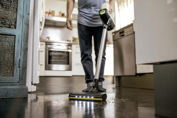 Karcher VC 6 Cordless ourFamily Car 1.198-672.0, 25.2В, 800мл, 50мин, <78дБ, беспроводной, без мешка, 2-в-1 (1.198-672.0)