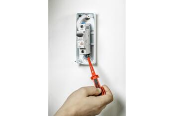 Hogert HT1S981 sprieguma testeris, 100-500V AC, 150mm, LED displejs, izolēts, ergonomisks (HT1S981)