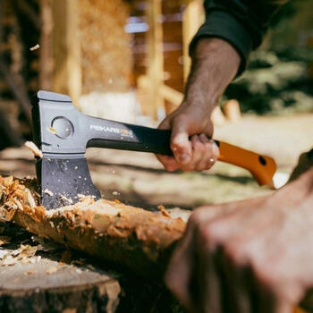 Топор X-series X18, S-образное лезвие, 1069103 FISKARS (1069103)