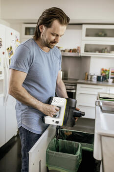 Karcher VC 6 Cordless ourFamily Car 1.198-672.0, 25.2В, 800мл, 50мин, <78дБ, беспроводной, без мешка, 2-в-1 (1.198-672.0)