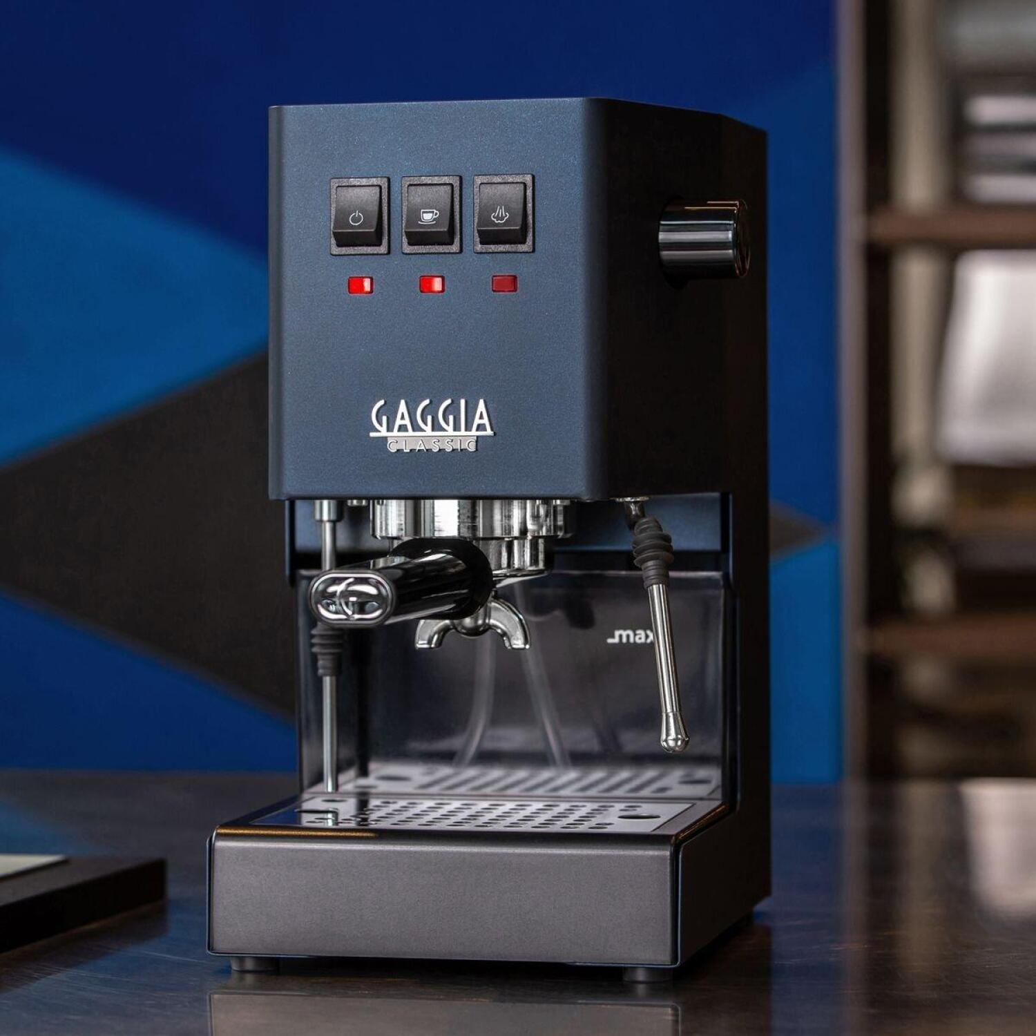 Gaggia Эспрессо кофемашина RI9481/15 Classic E24, 15 бар, 2,1 л, 2 чашки, встроенный капучинатор, полуавтоматическая, синяя (RI9481/15)