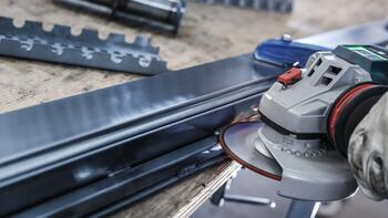 Slīpēšanas disks 115x3.0x22.23 mm, Mazām leņķa slīpmašīnām PRO SEMI-FLEXIBLE SLĪPRIPA AR SAISTVIELĀM, 2608602217, BOSCH (2608602217)