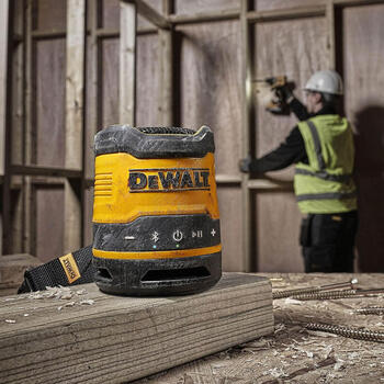Dewalt Pārnēsājams Bluetooth skaļrunis DCR009-XJ, 5W, 86dB, IP67, Bluetooth 5.0, 30m, 1400mAh, USB-C, kompakta (DCR009-XJ)