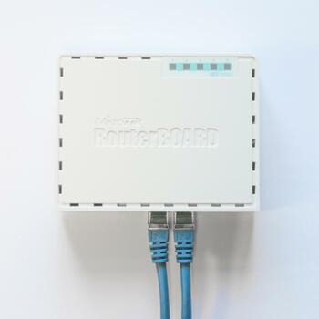 Mikrotik RB750GR3 маршрутизатор 10/100/1000M 5портов, USB 2.0 1, ОЗУ 256MB, мощность 5W (RB750GR3)