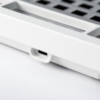 Akko 5075B bezvadu spēļu tastatūra, 6925758632928, 75%, Bluetooth/USB/2.4GHz, karstā maiņa, Gasket Mount, QMK/VIA, RGB (6925758632928)
