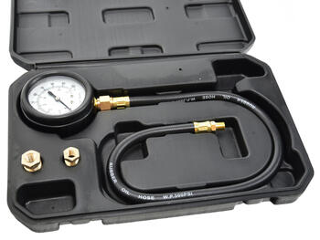 Geko G02505 Eļļas spiediena mērītājs, 75mm, 0-7bar, 0-100PSI, 3 adapteri, šļūtene, koferis (G02505)