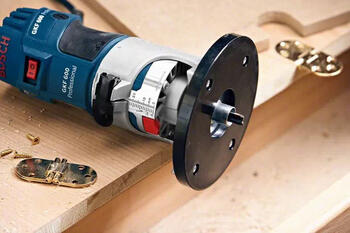 Frēze GKF 600 060160A100 BOSCH (060160A100)