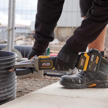 JCB JCB-18PFAG-125 Professional 18V бесщеточная угловая шлифмашина для узких мест плоская головка 125мм 9000об/мин лепестковый выключатель (JCB-18PFAG-125)