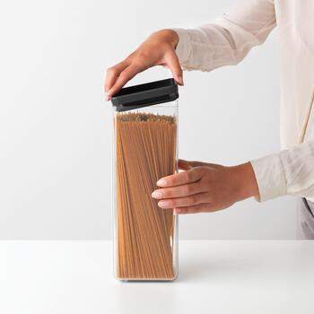 Brabantia контейнер 122408, 2,5л, тёмно-серый, квадратный, силиконовая крышка, можно мыть в посудомоечной машине (122408)