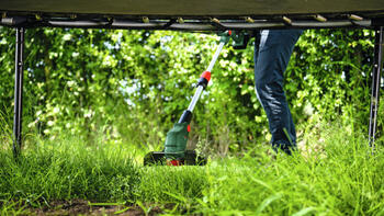 Аккумуляторный триммер UniversalGrassCut 18V-26-500, 1x2Ah, 06008C1F00 BOSCH (06008C1F00)