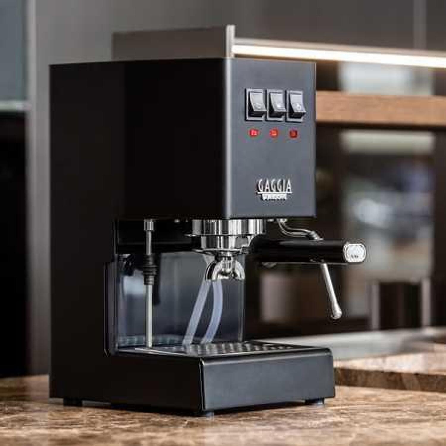 Gaggia кофемашина RI9481/14 Classic E24, 15 бар, 2,1 л, полуавтоматическая, встроенный капучинатор, Thunder Black (RI9481/14)