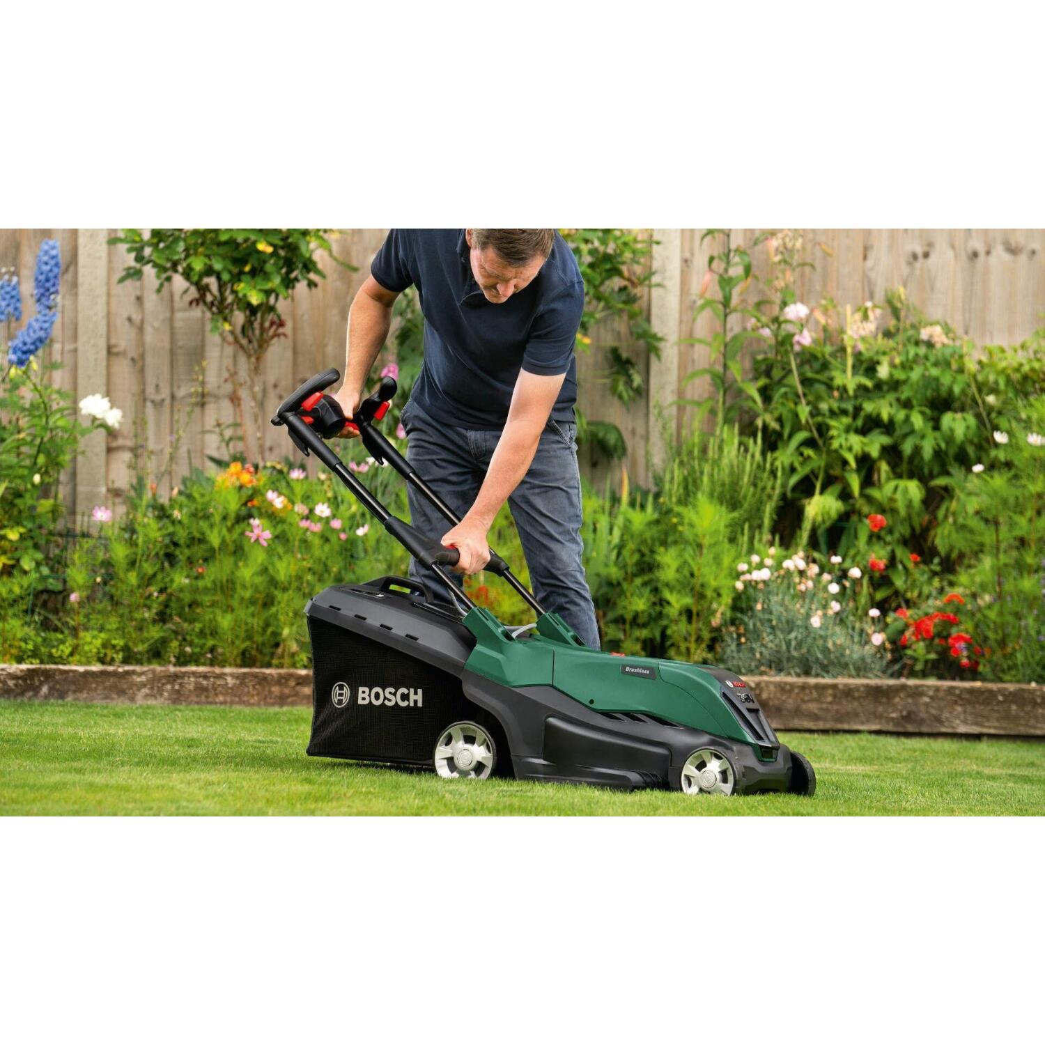 Bosch AdvancedRotak 36V-44-750 06008B9G02, аккумуляторная газонокосилка, 44см, 36В, 2x4Ач, 50л, 25-80мм, 7 полож. (06008B9G02)