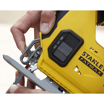 Аккумуляторный лобзик 18В, V20, 2x4Ач, SFMCS600M2K-QW STANLEY (SFMCS600M2K-QW)