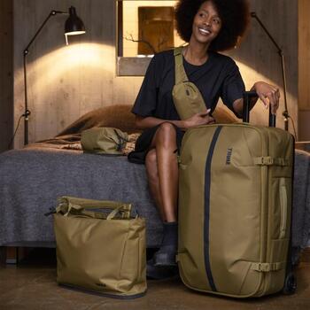 Thule Aion Tote soma 3205229, 23L, 52x19.5x33.5cm, 0.75kg, melna, poliesters, noņemama iekšējā strope (3205229)