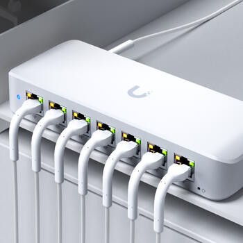 Коммутатор Layer 2 8 портов GbE PoE с 7 × PoE+ выходами и 1 × PoE++ входом RJ45 10 100 1000 Мбит с USW Ultra Белый Ubiquiti (USW-ULTRA)