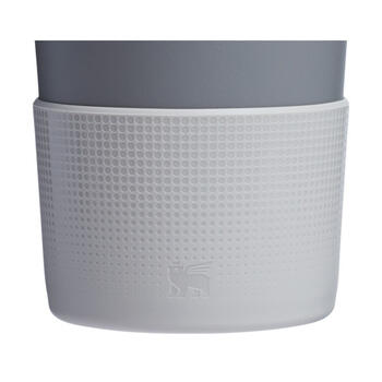 Aizsargpārvalka un salmiņu vāciņu 2 gab. komplekts termokrūzēm 0,89L/0,59L The Quencher Boot + Straw Topper gaiši pelēks (2812478066)