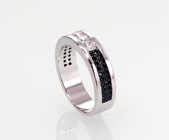Серебряное кольцо #2100973(PRh-Gr+PRh-Bk)_CZ+CZ-BK, Серебро 925°, родий (покрытие), Цирконы. Размер: 18. Вес: 4.3